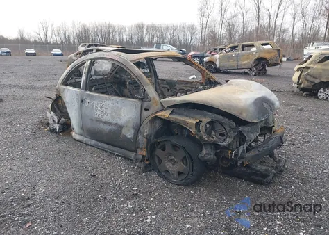 2000 Volkswagen New Beetle Gls z USA, uszkodzony, nr VIN 3VWCC21C7YM481945